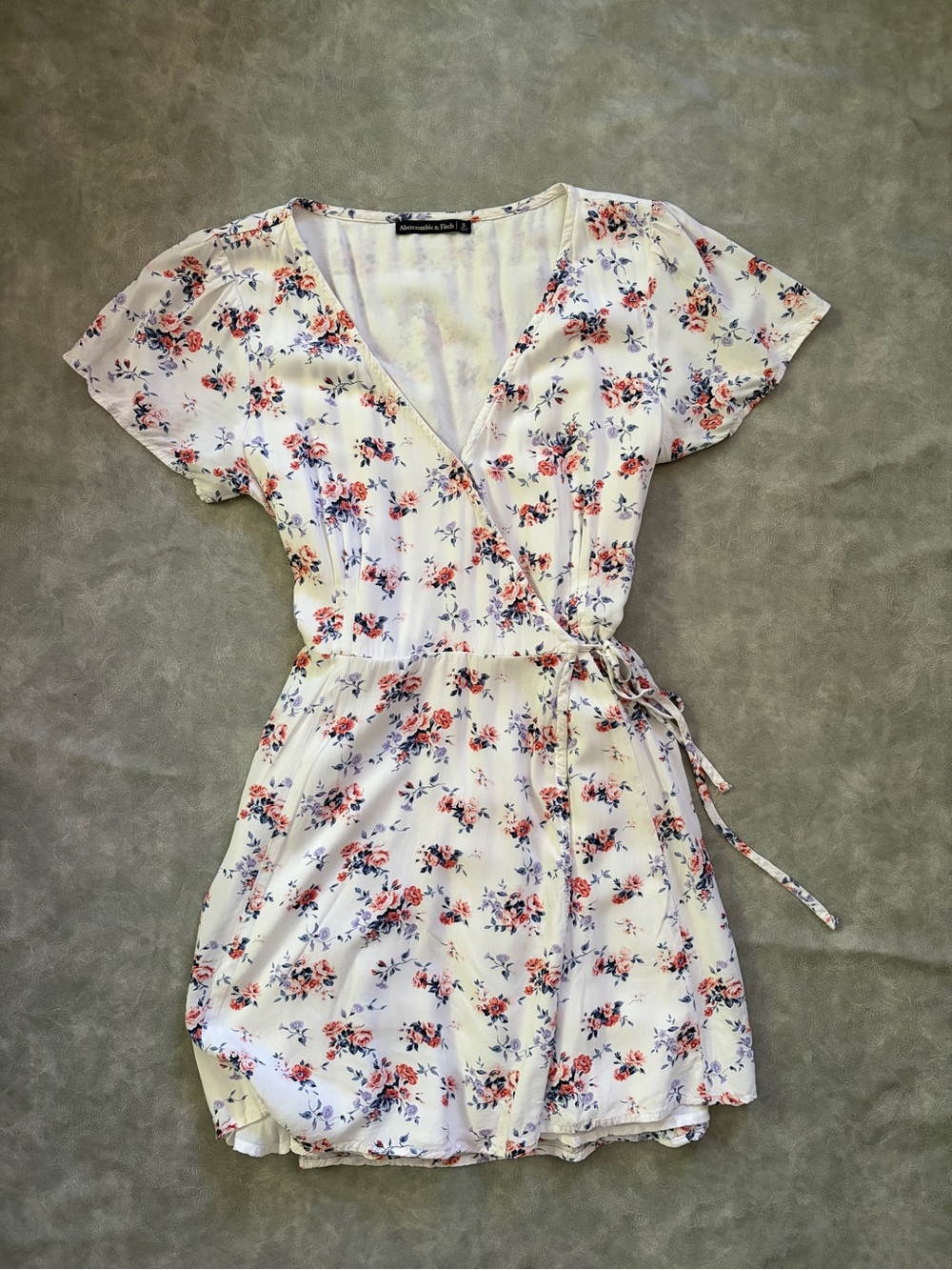 Abercrombie & Fitch white ditsy floral summer mini wrap dress